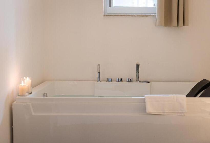 Люкс Повышенной Комфортности, Guerrieri Suites & Spa