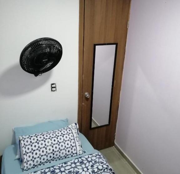 스탠다드 싱글 룸 공동욕실, Hospedaje Las Moras