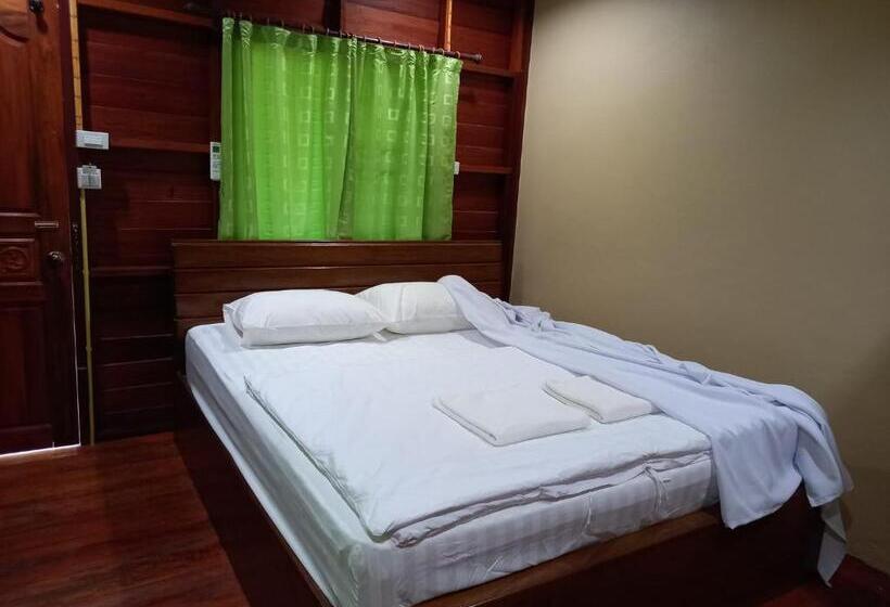 Номер Стандарт, รายานี