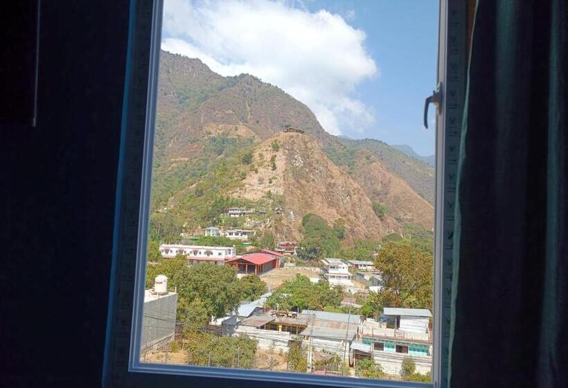 اتاق لوکس با چشم‌انداز شهر, Casa Chikuwa
