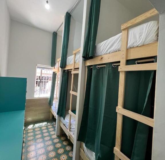 ルームシェアのワンベッド, Hostal Doña Cuca