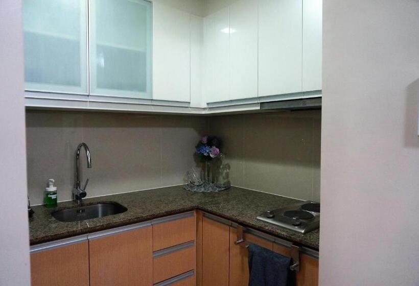 استودیو استاندارد با چشم‌انداز باغ, Eighty One Building C53j Condotel
