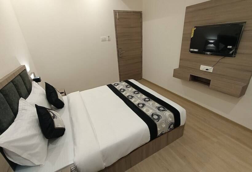 اتاق لوکس, Beverly Palace Santacruz   Near Bkc   Mumbai Airport T1