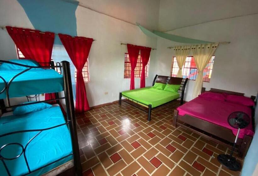 غرفة عائلية, Color Es Club