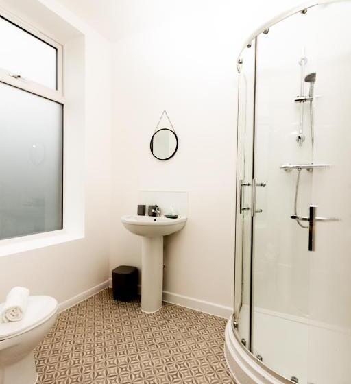Номер Стандарт, Suite 5   Stylist Spot In Oldham City Centre