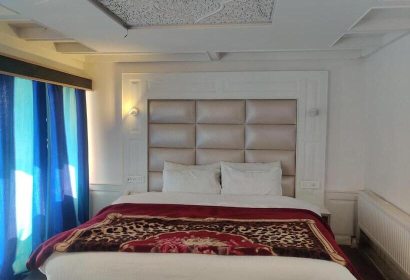 اتاق استاندارد سه نفره, Grand Akbar