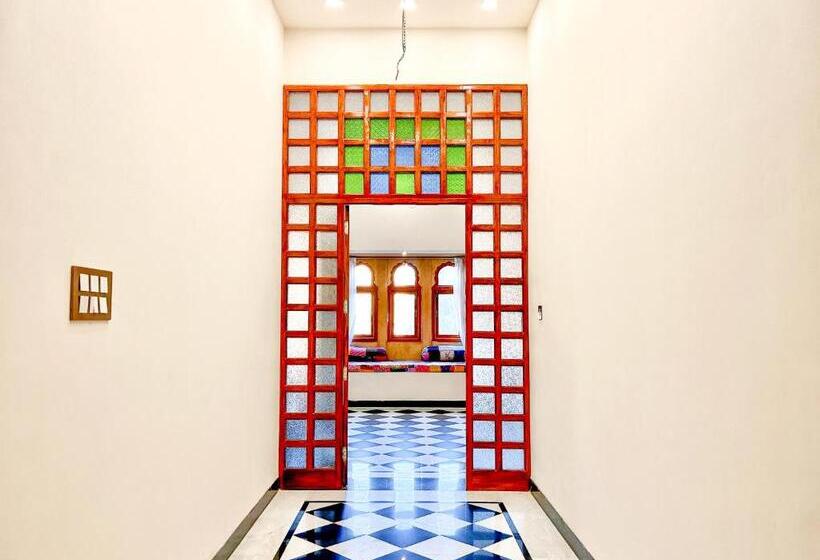 Family Suite, Vasudev Niwas