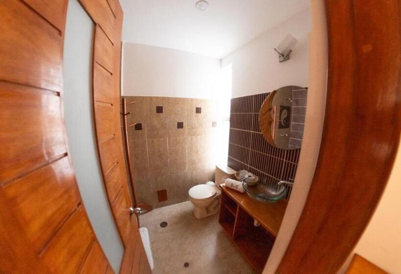اتاق لوکس با چشم‌انداز استخر, Beso De Sal Resort