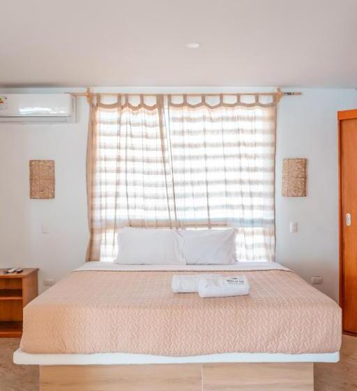 اتاق لوکس با چشم‌انداز استخر, Beso De Sal Resort
