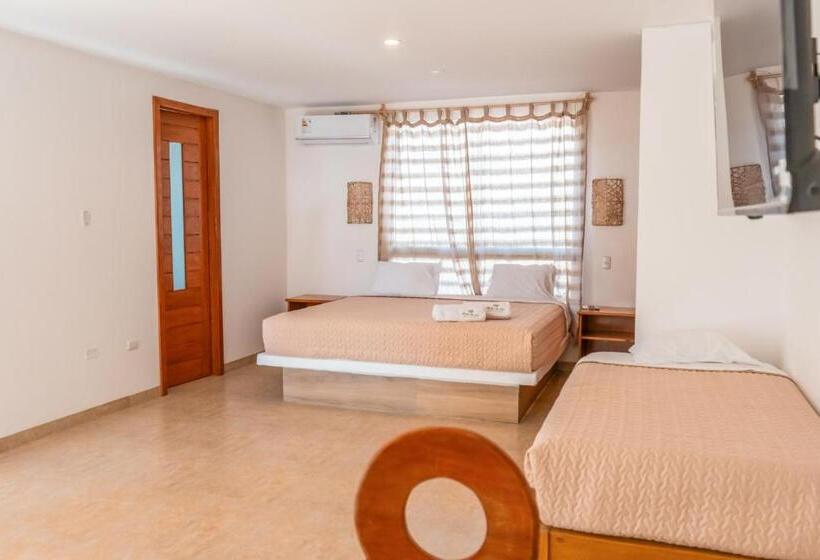 اتاق استاندارد سه تخته با چشم‌انداز استخر, Beso De Sal Resort
