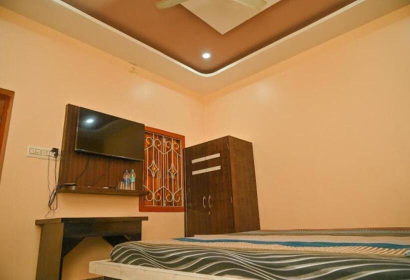 Номер Deluxe, Sailabala Guest House Bhadrak