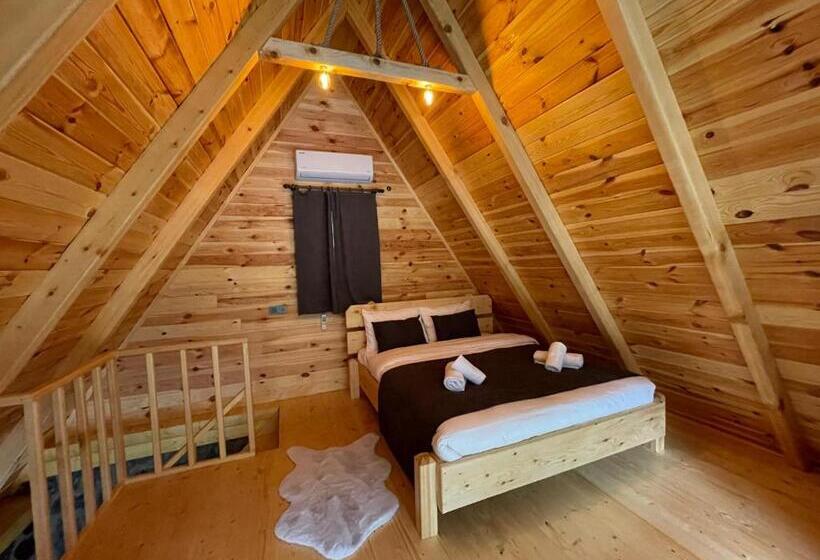 Люкс Вид на Реку, Golden Rose Bungalov