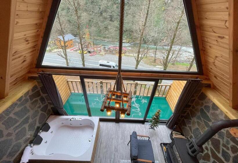 Люкс Вид на Реку, Golden Rose Bungalov