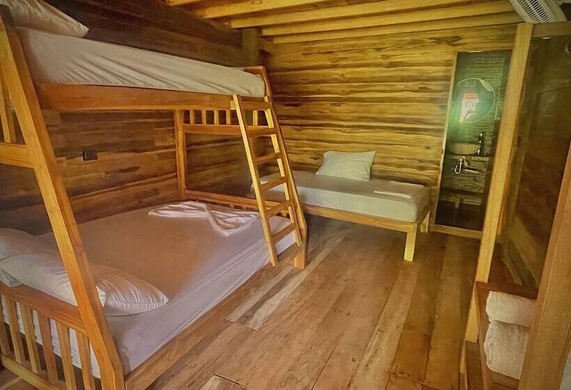 Economy Quadruple Room, Hostal Mocambo Beach