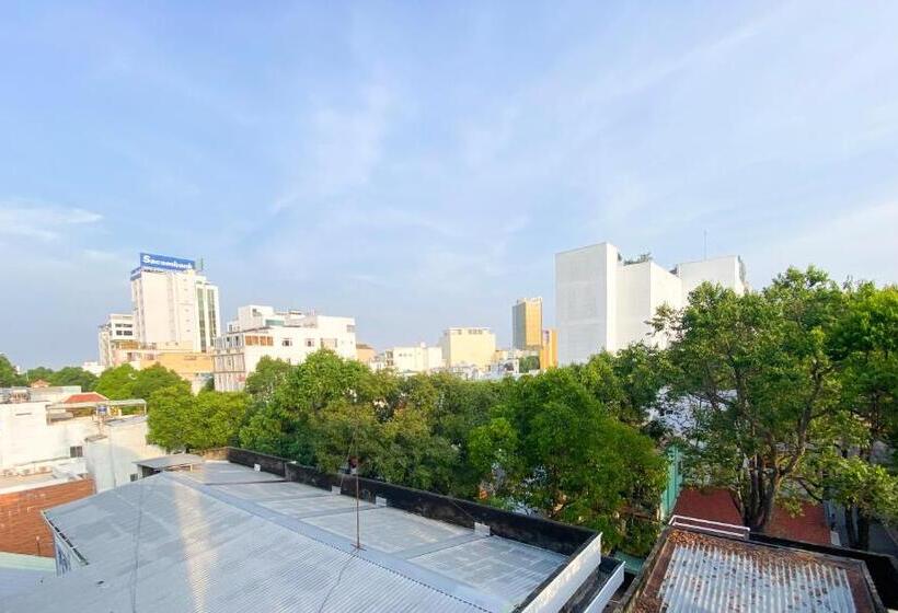 اتاق استاندارد سه تخته با چشم‌انداز, Khách Sạn Nam đô 1