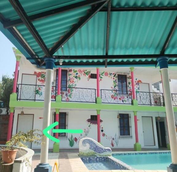 اتاق استاندارد با چشم‌انداز استخر, Chilamar Surf Lodge