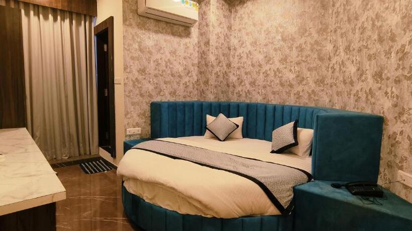 اتاق لوکس, Krish Villa