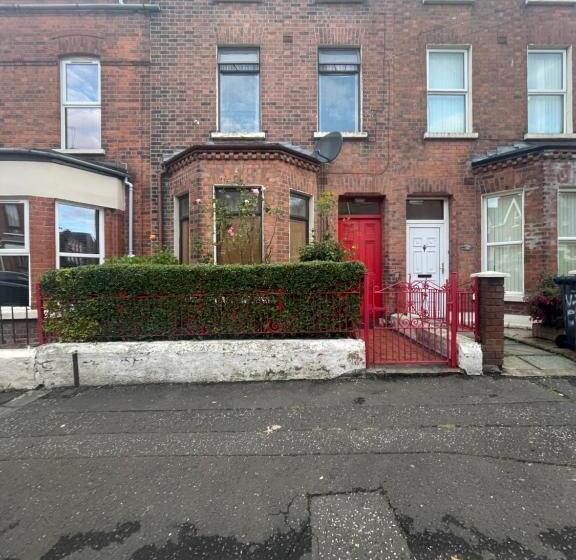 חדר דלוקס, House In Antrim Road