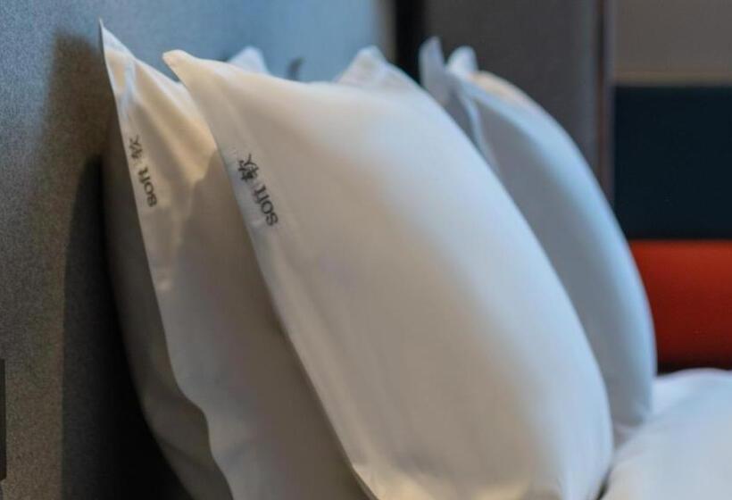 带大床的套房, Holiday Inn Express Weifang City Center, An Ihg