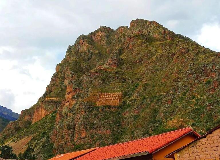 اتاق استاندارد با چشم‌انداز کوهستان, Punto Sagrado