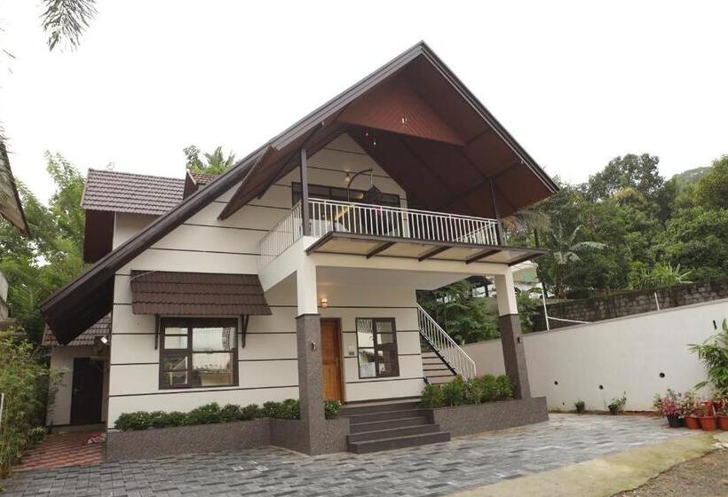 Люкс с Балконом, Stayberries Hornbill Villa Athirappilly