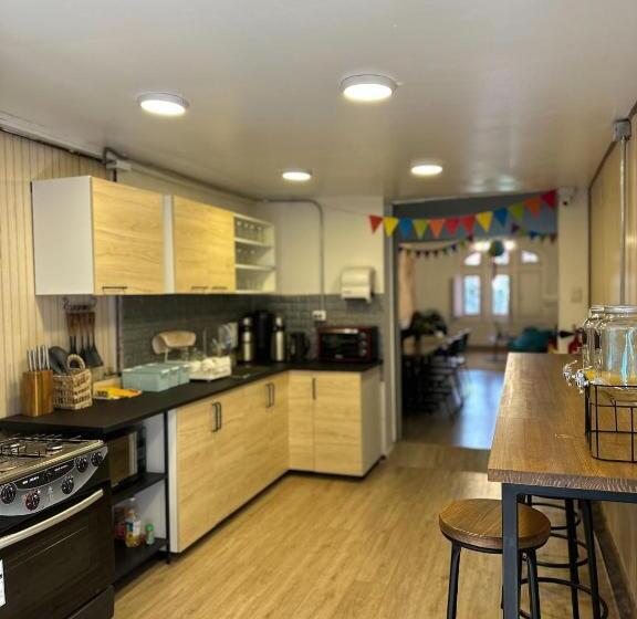 تختخواب در اتاق مشترک, Enjoy Hostel