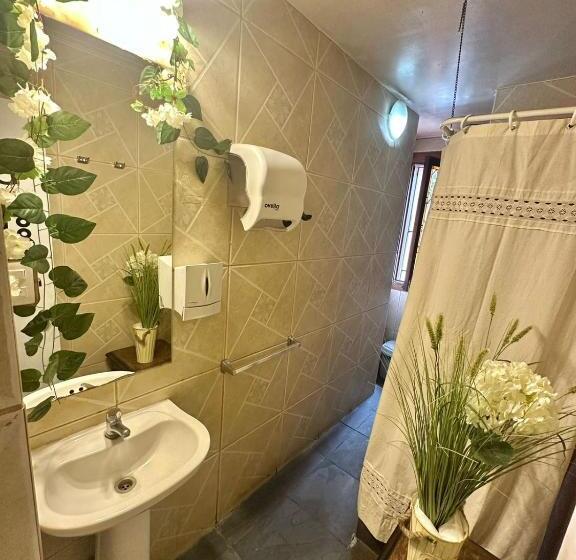 تختخواب در اتاق مشترک, Enjoy Hostel