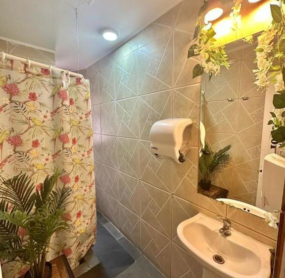 تختخواب در اتاق مشترک, Enjoy Hostel