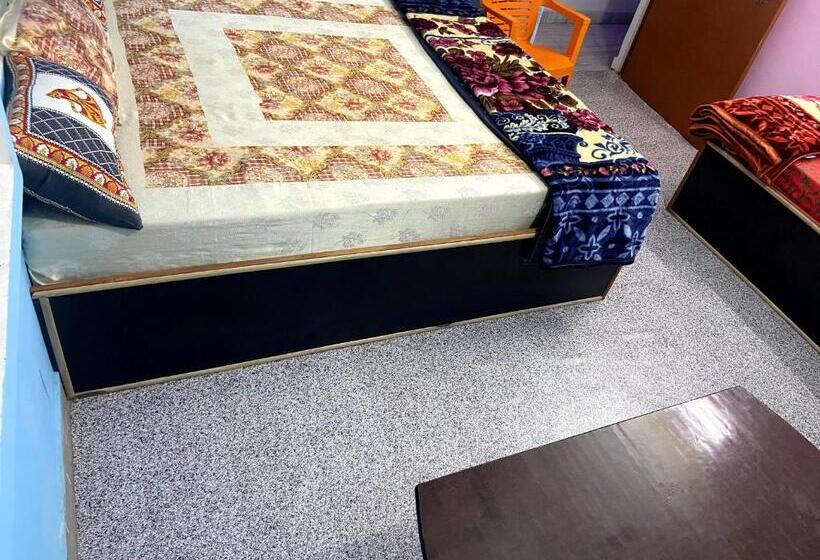 Quarto Quádruplo Estandar, Garuda Guest House