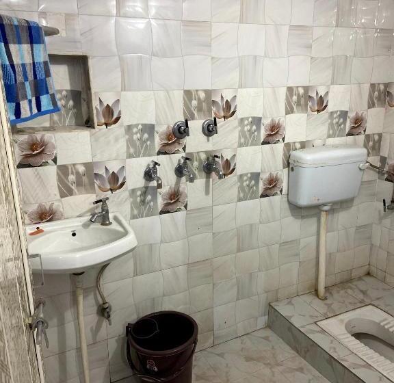 Quarto Estandar, Garuda Guest House