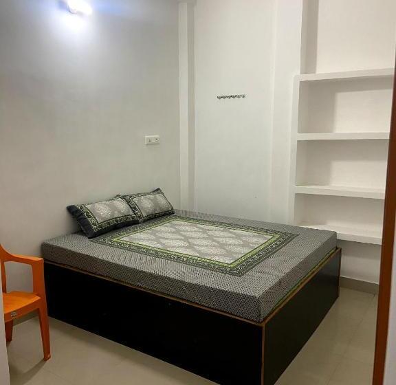 Quarto Familiar, Garuda Guest House