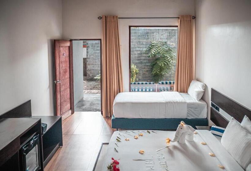 اتاق لوکس, Madi Giri Guest House