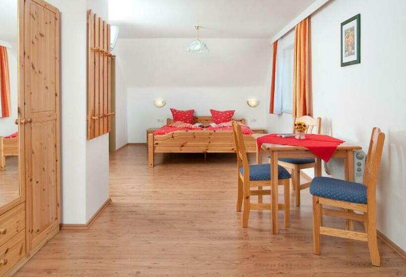 Номер Стандарт с Балконом, Gästehaus Lutschounig
