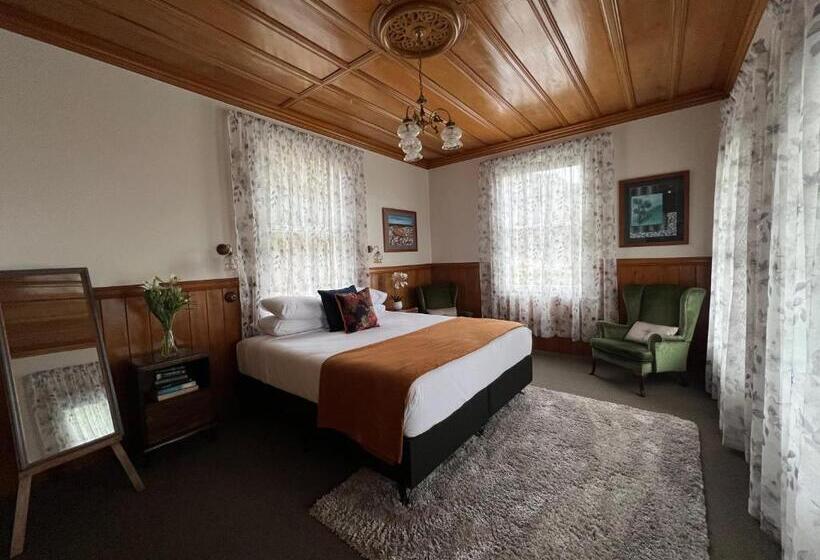 디럭스 룸 킹사이즈 침대, Riverhead Villa