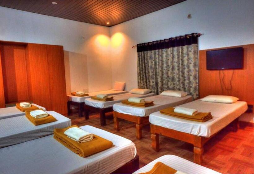 带阳台标准四人间, Jungle Bride Resort   Sakleshpur