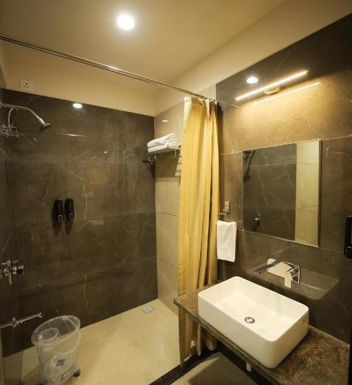 スーペリアールーム, Maruti Group Of Hotels   The Shivam