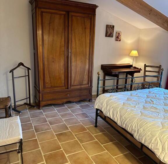اتاق استاندارد با سرویس بهداشتی مشترک, Chambres D Hôtes   Le Mas Du Colombeyras