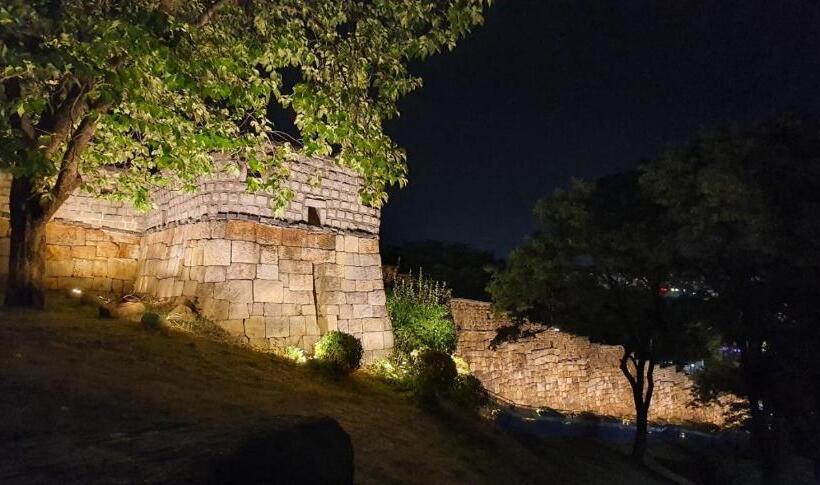 ویلای 3 خوابه, The Stair House