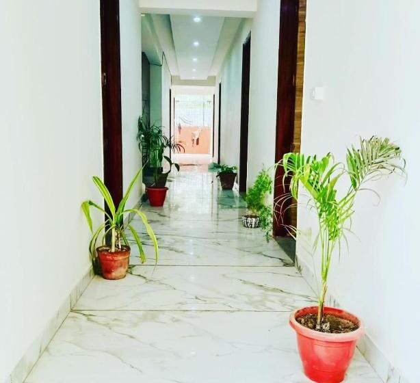 Номер Стандарт, Oh My Place Noida , Sector 93