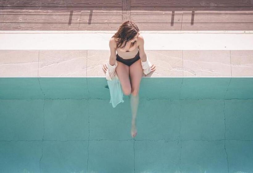 اتاق خانوادگی با چشم‌انداز دریا, Stone Island Pool Villa