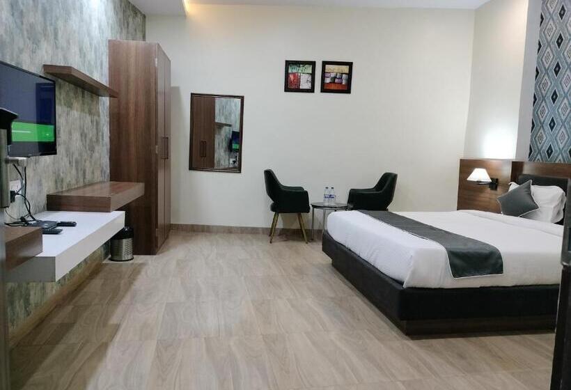 اتاق لوکس, Vinayak International