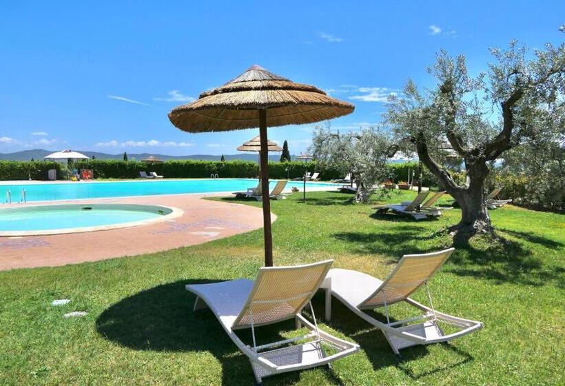 آپارتمان 1 خوابه با بالکن, Isa Apartments 4 Beds, First Floor With Private Outdoor Area, In Residence With Swimming Pool
