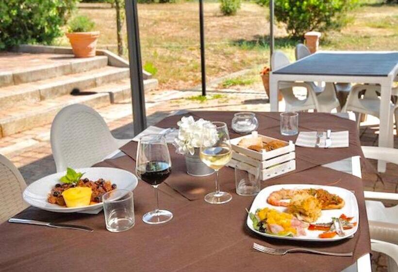 آپارتمان 1 خوابه با بالکن, Isa Apartments 4 Beds, First Floor With Private Outdoor Area, In Residence With Swimming Pool