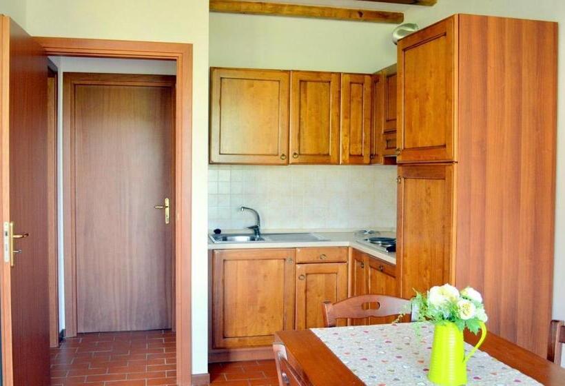 آپارتمان 1 خوابه با بالکن, Isa Apartments 4 Beds, First Floor With Private Outdoor Area, In Residence With Swimming Pool