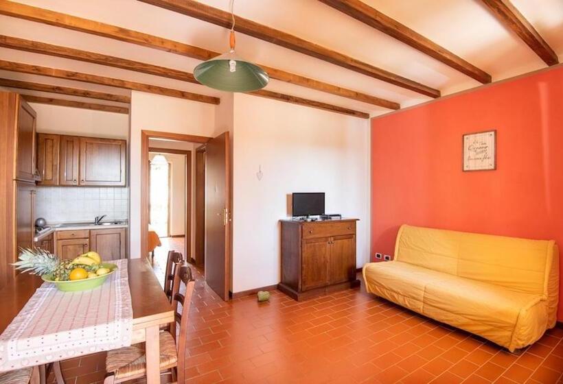 آپارتمان 1 خوابه با بالکن, Isa Apartments 4 Beds, First Floor With Private Outdoor Area, In Residence With Swimming Pool