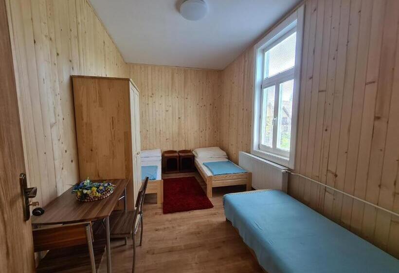 Quarto Triplo Estandar, Sšvp 1. Máj
