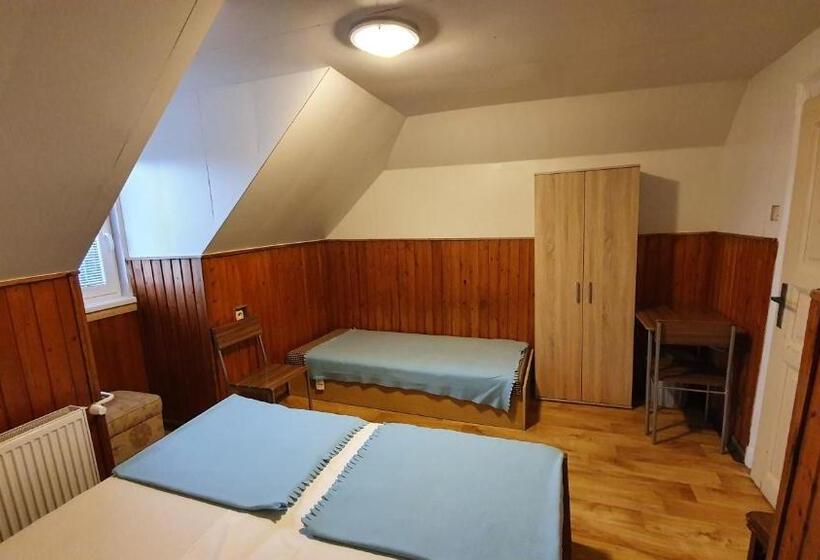 Quarto Triplo Estandar Banheiro Compartilhado, Sšvp 1. Máj