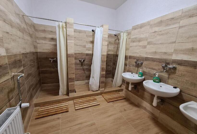 Quarto Estandar Banheiro Compartilhado, Sšvp 1. Máj