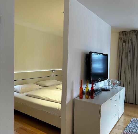 Apartamento 1 Dormitório com Terraço, Appartementhaus Birkenwald