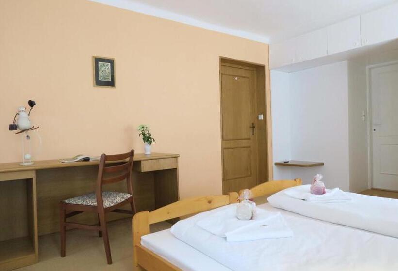 اتاق استاندارد سه نفره, Horský Pension Gendorf